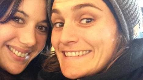 Sieht so ein baldiges Ehepaar aus: Nadine Angerer und ihre Magda.