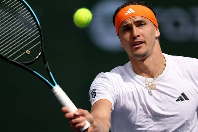 Zverev müht sich ins Achtelfinale