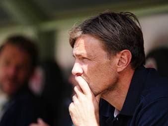 Nach der deutlichen 1:4-Auftaktpleite in Freiburg ist die Stimmung in Bremen nicht gut. Hinzu kommt auch noch die Baustelle Kader. Verletzungen und ein schlechtes Transferfenster setzen die Verantwortlichen um Clemens Fritz unter Druck. Man muss die Frage stellen: Ist dieser Kader bundesligatauglich?