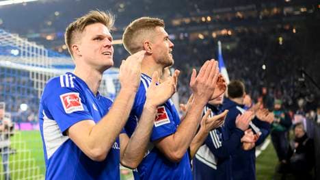 Simon Terodde  (r.) neben Marius Bülter