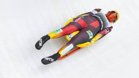 Julia Taubitz rast durch den Winterberger Eiskanal