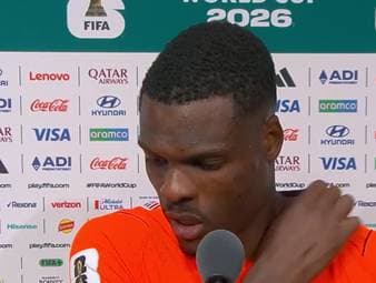 Nach dem bitteren Aus der Niederlande nach Elfmeterschießen im WM-Sechzehntelfinale gegen Marokko zeigt sich Denzel Dumfries tief enttäuscht. Der Abwehrspieler ringt nach Worten.