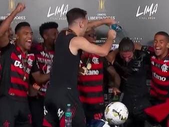 Flamengo-Spieler stürmen Pressekonferenz nach Copa-Libertadores-Triumph