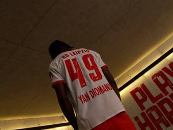 Am 18. Bundesliga-Spieltag kommt es zum Topspiel zwischen RB Leipzig und dem FC Bayern München. Während Shootingstar Yan Diomande rechtzeitig vom Afrika-Cup zurückkehrt, muss Leipzig einen wichtigen Ausfall verkraften.