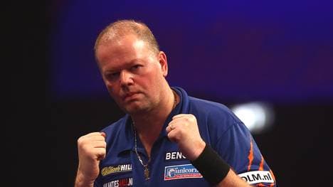 2015 William Hill PDC World Darts Championships - Day Nine