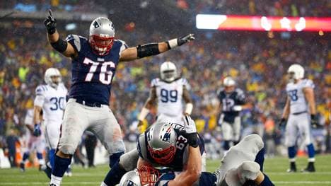 Sebastian Vollmer von den New England Patriots jubelt im Spiel gegen die Indianapolis Colts