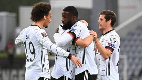 Antonio Rüdiger (Mitte) erzielte gegen Island sein zweites Länderspieltor