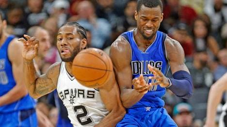 Harrison Barnes (r.) hatte in der Schlussminuten zweimal die Chance, die Mavericks in Führung zu werfen