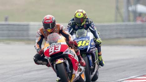Valentino Rossi (hinten) attackierte Marc Marquez