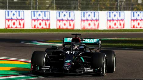 Lewis Hamilton präsentiert sich beim Training in Topform