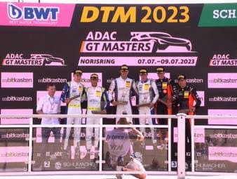 Jannes Fittje und Nico Menzel gewinnen erstes Rennen für Huber Motorsport. Wechsel in der Tabellenführung: Fittje und Menzel erobern Rang eins. Dreifach-Podium für Porsche am Norisring.