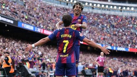 Doppelpacker Ferran Torres feiert mit Lamine Yamal