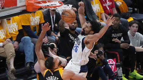 Spencer Dinwiddie (Nr. 26) darf bei den Dallas Mavericks von seinem ersten Titel träumen