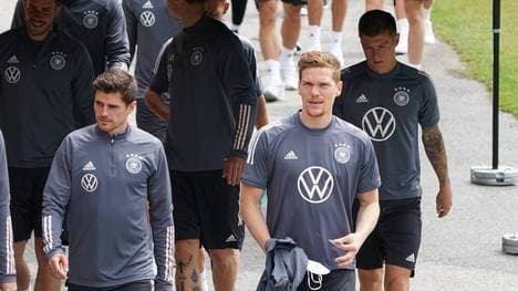 Jonas Hofmann (l.) ist nicht im Kader für das England-Spiel