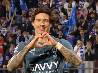 Al-Hilal gewinnt 2:0 gegen den Damac FC durch Tore von Darwin Nunez und Marcos Leonardo. Durch den Patzer von Ronaldo-Klub Al-Nassr ist die Mannschaft von Simone Inzaghi neuer Spitzenreiter in Saudi-Arabien.