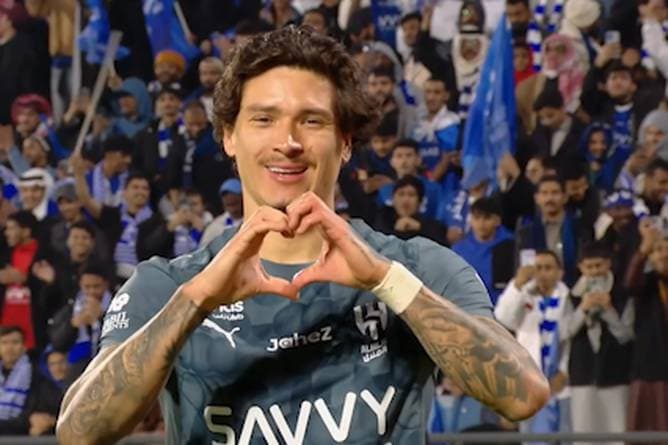 Neuer Spitzenreiter! Ex-Reds-Star ebnet Weg zum Sieg