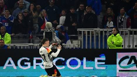 Florian Wirtz jubelt über sein Blitztor