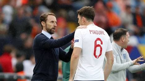 Gareth Southgate (l.) verurteilte die Pfiffe gegen Harry Maguire 