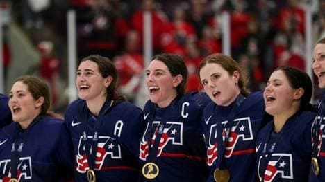 Die Spielerinnen der USA freuen sich über ihr WM-Gold