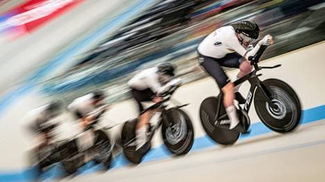 Der deutsche Frauen-Vierer fährt um WM-Gold