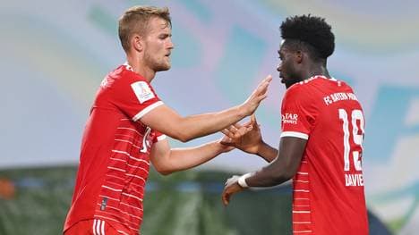 Matthijs de Ligt (l.) soll der neue Abwehrchef beim FC Bayern werden