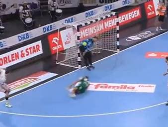 Die Highlights der Partie THW Kiel gegen FRISCH AUF! Göppingen aus der Handball-Bundesliga im Video.