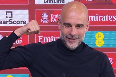 Auf einmal zeigt Guardiola seinen Bizeps