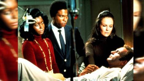 Billy Dee Williams (2.v.l.) und James Caan in "Brian's Song"