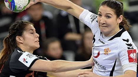 Montenegro um Milena Knezevic (r.) hält Kurs in Richtung Halbfinale