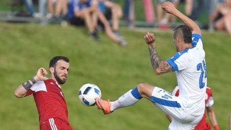 Adam Zrelak (r.) erzielte für die Slowakei das 3:0