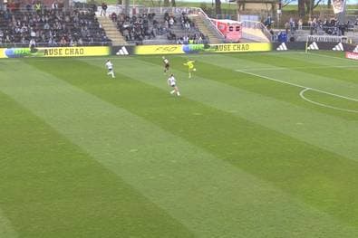 Böser Patzer bringt Frankfurt auf CL-Kurs