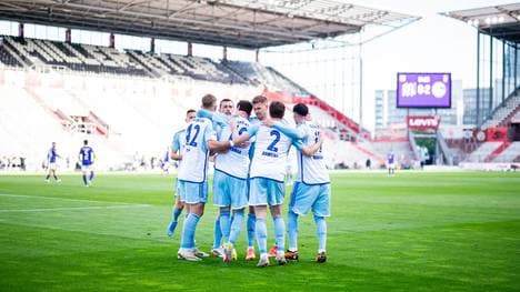 Schalke jubelt im leeren Millerntor-Stadion