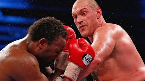 Tyson Fury (r.) schlug Dereck Chisora K.o.