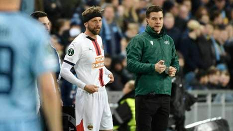 Guido Burgstaller (l.) hat nach vier Monaten sein Comeback gegeben