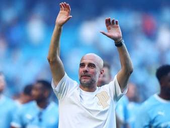 Bei der Feier zu seinem Abschied von Manchester City wird Pep Guardiola von Basketball-Ikone Michael Jordan überrascht. Der spanische Trainer zeigt sich von der Videobotschaft seines Idols sichtlich gerührt.