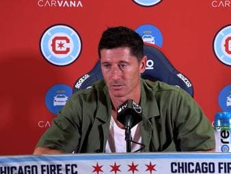 Robert Lewandowksi schlägt bei Chicago Fire ein neues Kapitel seiner Fußballerkarriere auf. Im Rahmen einer Pressekonferenz beschreibt der Pole die "neue Welt" in den USA.