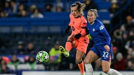 Clàudia Pina (l.) bleibt in Barcelona