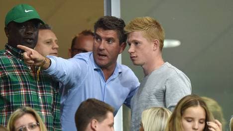 Patrick De Koster (l.) berät Belgiens Nationalspieler Kevin De Bruyne