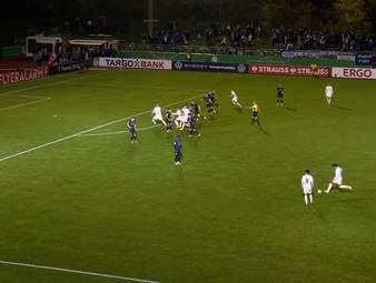 Das Märchen ist ausgeträumt! Der bayerische Viertligist FV Illertissen muss sich in der 2. Pokalrunde dem 1. FC Magdeburg geschlagen geben. Ein Elfmeter sorgt für Wirbel, ein Freistoß-Trick für die endgültige Entscheidung. Kommentator: Hartwig Thöne.