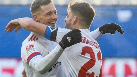 Sonny Kittel (l.) und Tim Leibold sind mit dem HSV zu Gast in Aue