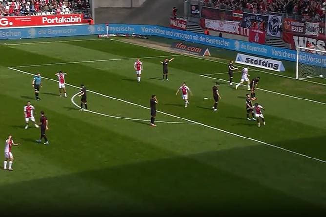 Er kann sein eigenes Tor nicht fassen