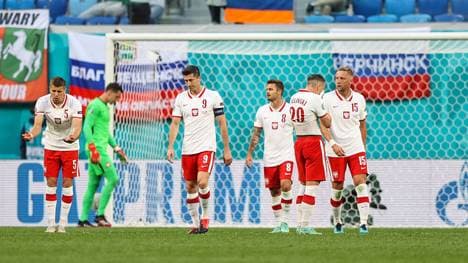 Robert Lewandowski (3.v.l.) blieb gegen die Slowakei blass