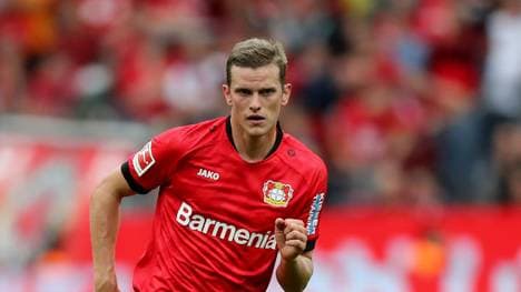 LEVERKUSEN, GERMANY - AUGUST 17: Sven Bender of Leverkusen runs with the ball during the Bundesliga match between Bayer 04 Leverkusen and SC Paderborn 07 at BayArena on August 17, 2019 in Leverkusen, Germany. (Photo by Christof Koepsel/Bongarts/Getty Images)