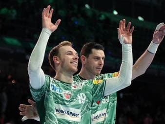 Füchse glänzen im Spitzenspiel