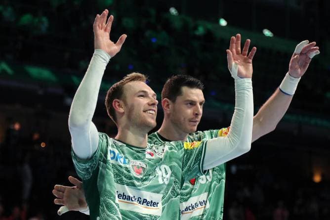 Füchse glänzen im Spitzenspiel