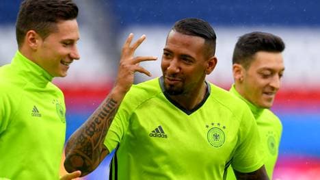 Julian Draxler (l.) trifft mit dem DFB-Team im Achtelfinale auf die Slowakei