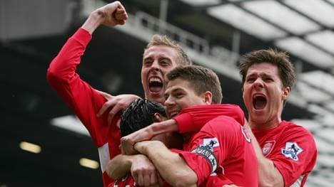 Peter Crouch (l.) und Xabi Alonso (r.) spielten von 2005 bis 2008 gemeinsam für den FC Liverpool