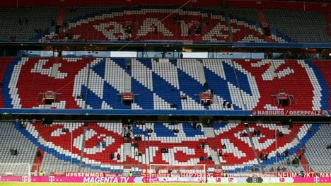 Das Wappen des FC Bayern in der Allianz Arena