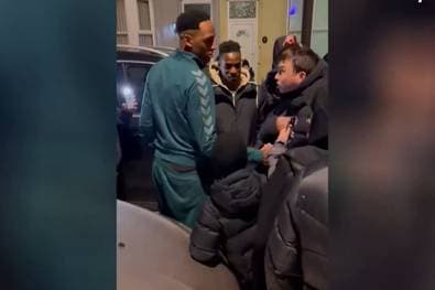 Everton-Star stellt sich wütendem Fan-Mob