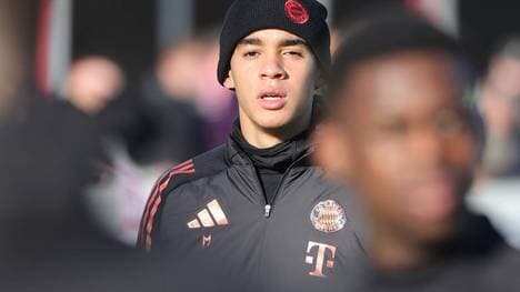 Jamal Musiala mit Mütze im Sonnenlicht